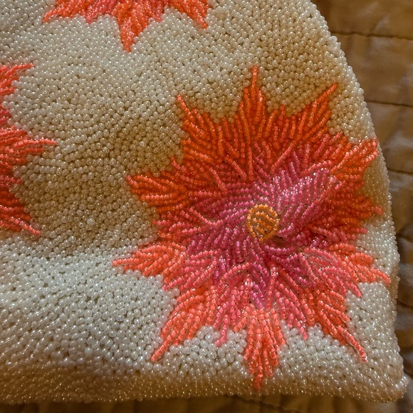 VINTAGE BEADED PURSE WHITE PINK FLOWERS - Picture 2 of 6
